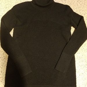 Lululemon SZ 4 warm and restore sweater
